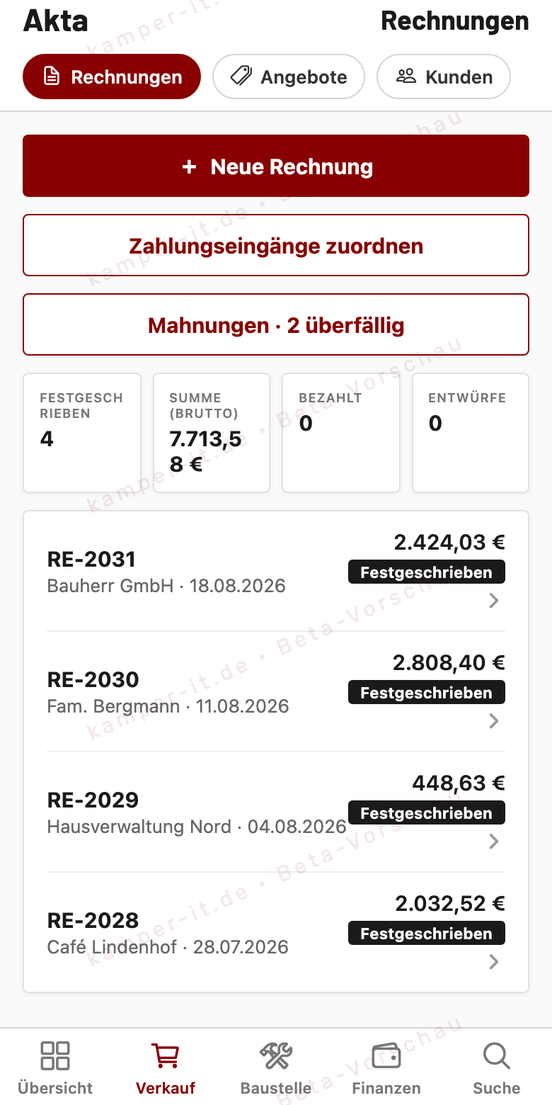 Akta-Rechnungsliste mit festgeschriebenen Rechnungen und Mahnübersicht